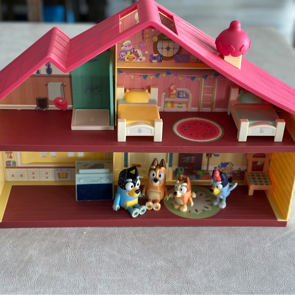 Bluey Playhouse with Characters